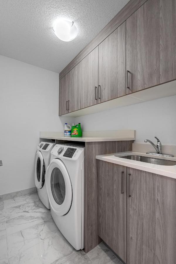 Luxury Spacious Private House Near City Centre YYC Exteriér fotografie