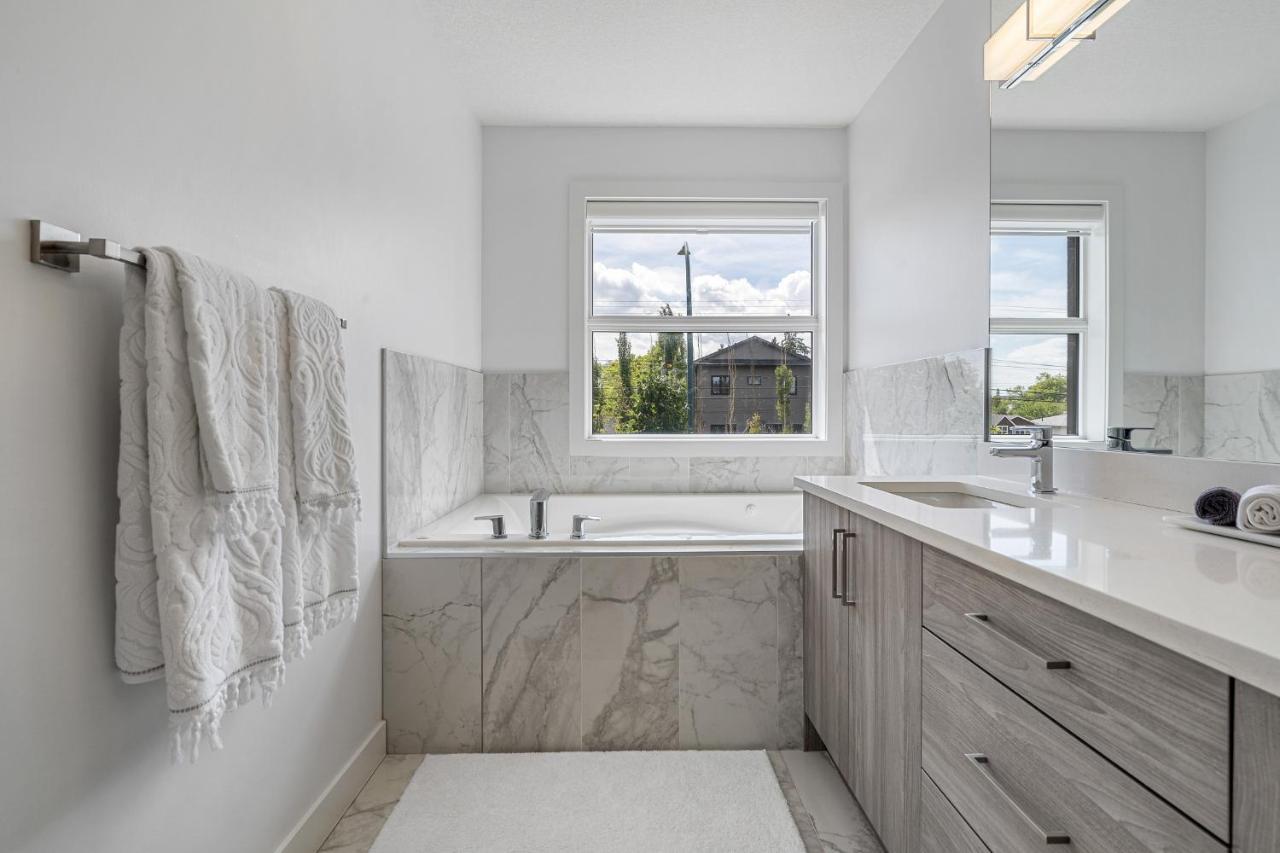 Luxury Spacious Private House Near City Centre YYC Exteriér fotografie